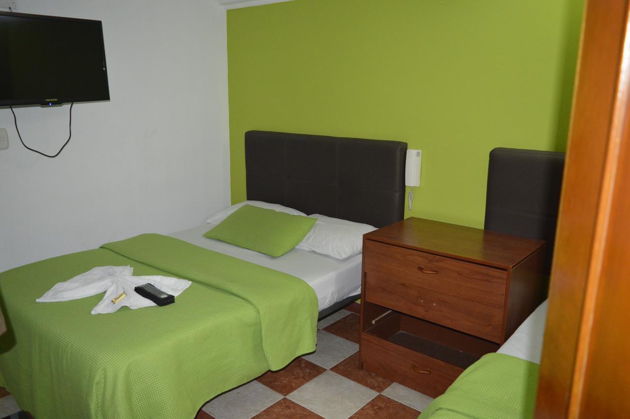 Hotel Las Palmas Fontibon - Bogota — Photos 1